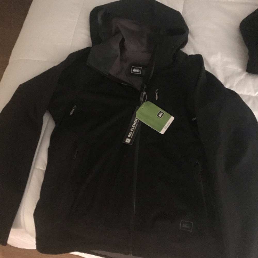 NWT REI (women’s) taku jacket in black, size L